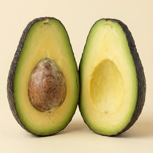 Palta Hass abierta mostrando pulpa cremosa y maduración natural